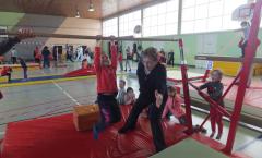 Rencontre sportive au gymnase du collège